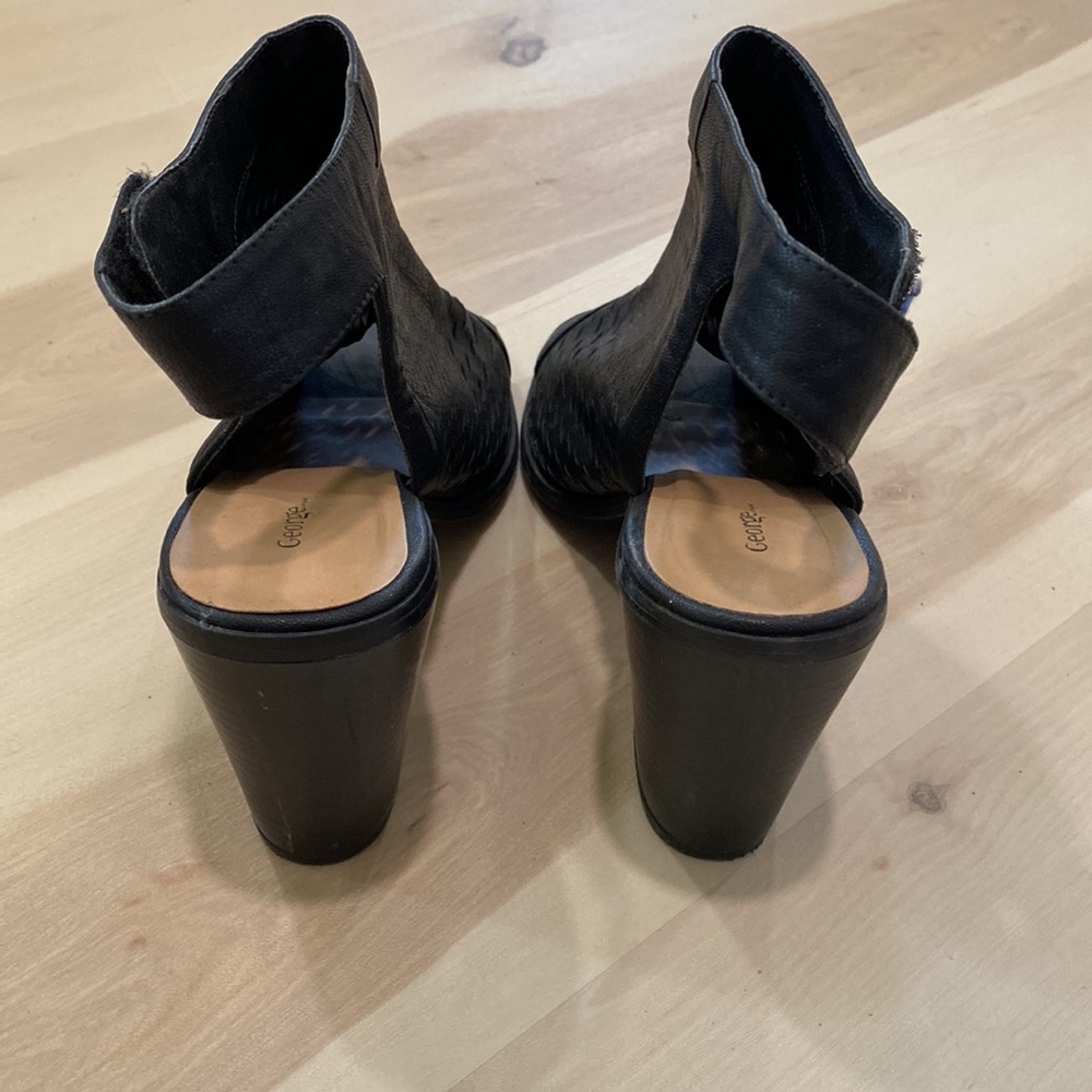 George Heels - Picture 2 of 9